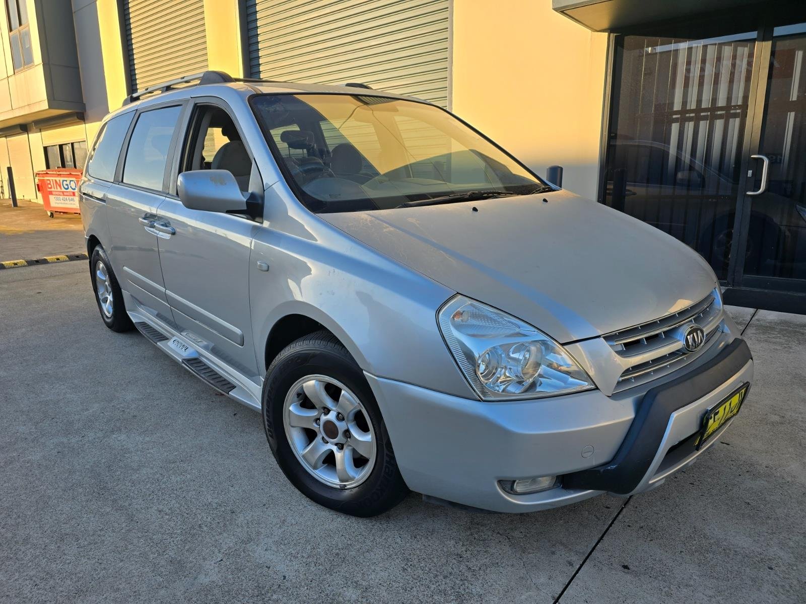 KIA CARNIVAL 8 SEATER 2008 VAN