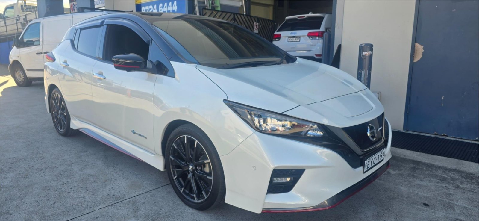 NISSAN LEAF ELECTRIC HATCHBACK