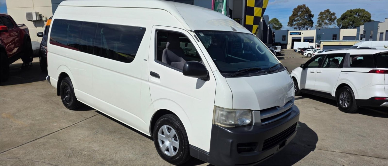 TOYOTA HIACE 11 SEATER PEOPLE MOVER VAN 2006