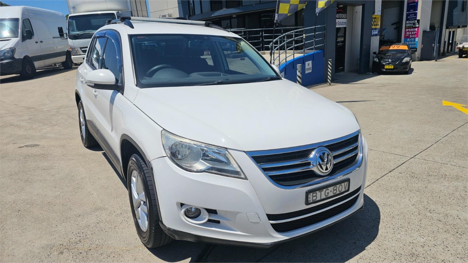 VOLKSWAGEN TIGUAN SUV 2010