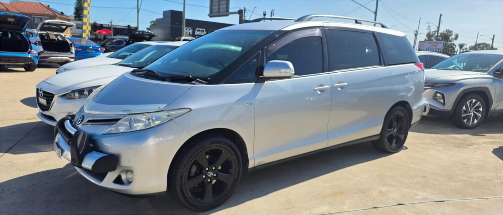 TOYOTA TARAGO 8 SEATER