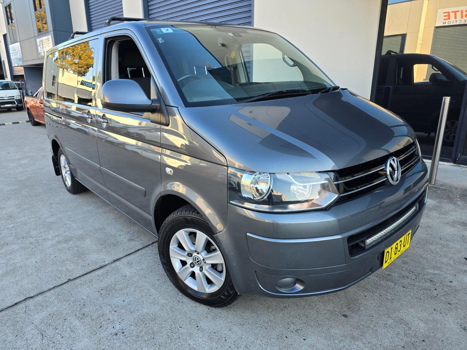 VOLKSWAGEN 7 SEATER MULTIVAN 2013